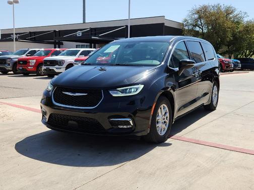 2023 Chrysler Pacifica Touring-L