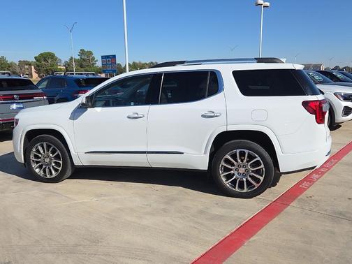 2022 GMC Acadia Denali