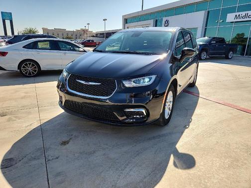 2024 Chrysler Pacifica Touring-L