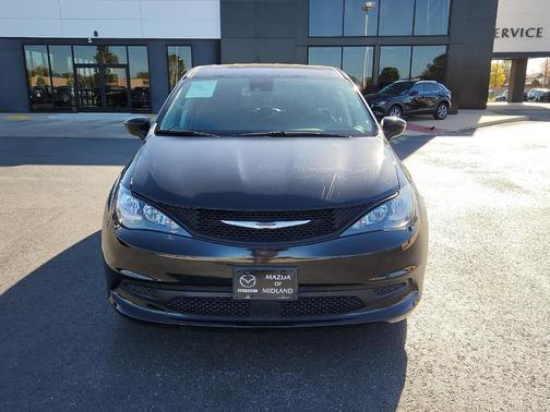 2024 Chrysler Voyager LX