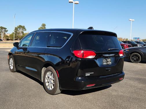 2024 Chrysler Voyager LX