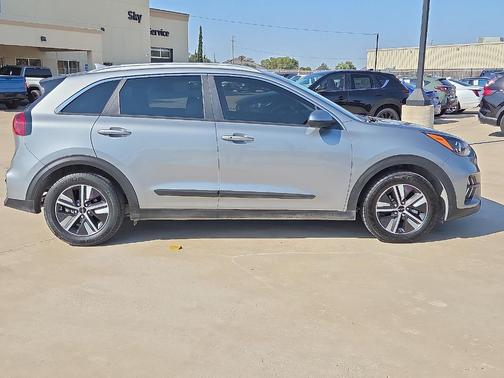 2022 Kia Niro LXS