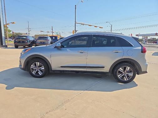 2022 Kia Niro LXS
