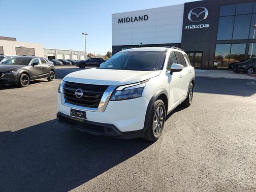 2024 Nissan Pathfinder SV
