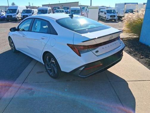 2025 Hyundai ELANTRA HEV SEL