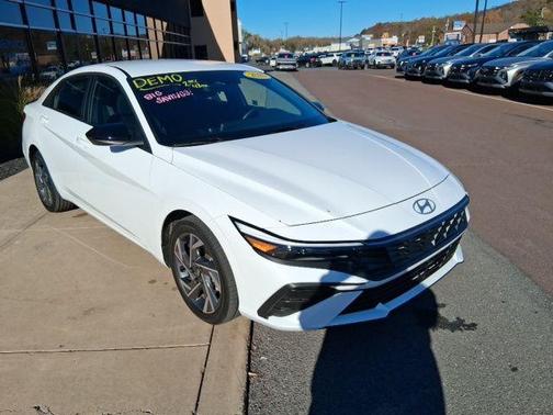 2025 Hyundai ELANTRA HEV SEL