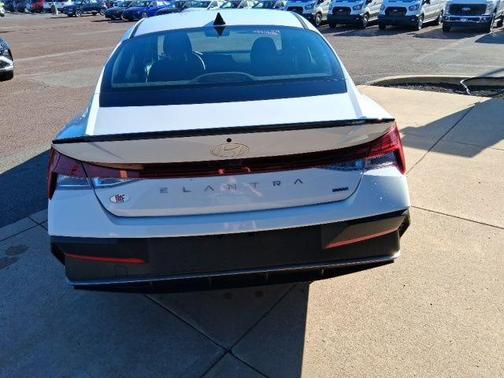 2025 Hyundai ELANTRA HEV SEL