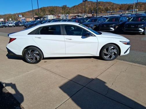 2025 Hyundai ELANTRA HEV SEL