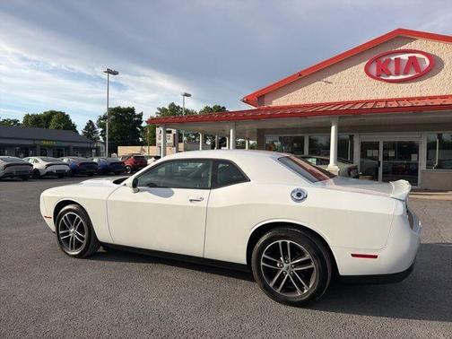 White Knuckle Clearcoat 2019 Dodge Challenger SXT
