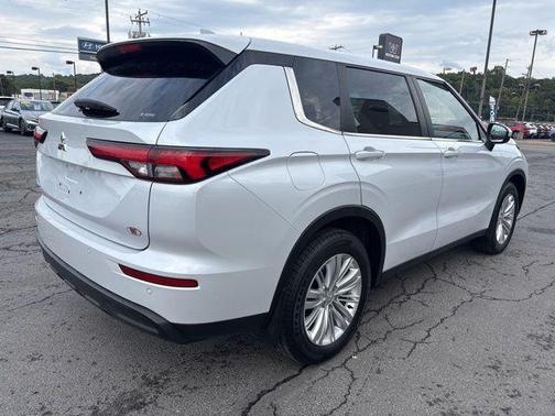 2023 Mitsubishi Outlander ES