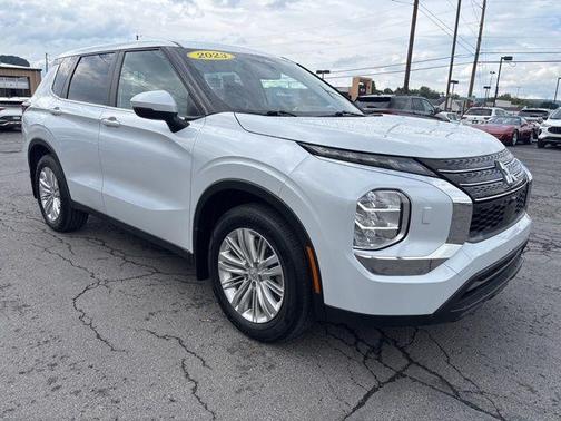 2023 Mitsubishi Outlander ES