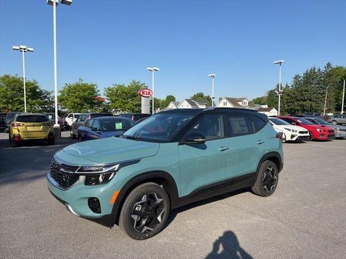 Blue / Black 2026 Kia Seltos S