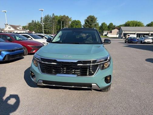 Blue / Black 2026 Kia Seltos S