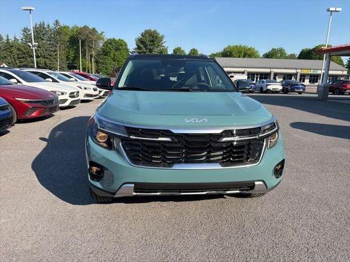 Blue / Black 2026 Kia Seltos S
