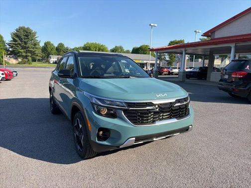 Blue / Black 2026 Kia Seltos S
