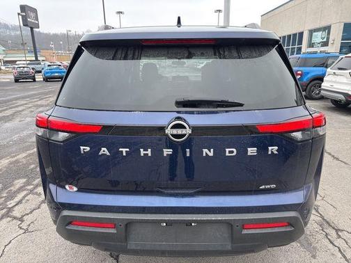 2025 Nissan Pathfinder SV