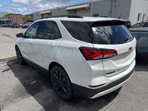 Iridescent Pearl Tricoat 2023 Chevrolet Equinox RS