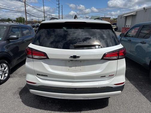Iridescent Pearl Tricoat 2023 Chevrolet Equinox RS