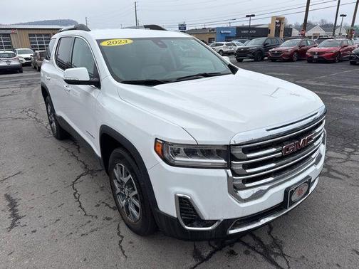 2023 GMC Acadia SLT