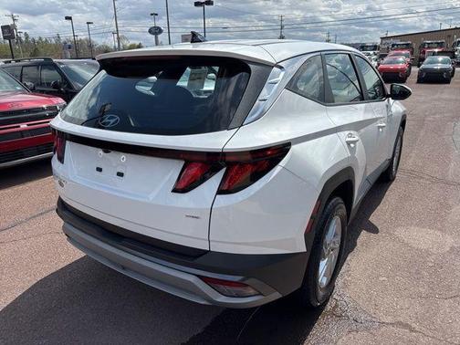 White Pearl 2026 Hyundai TUCSON SE