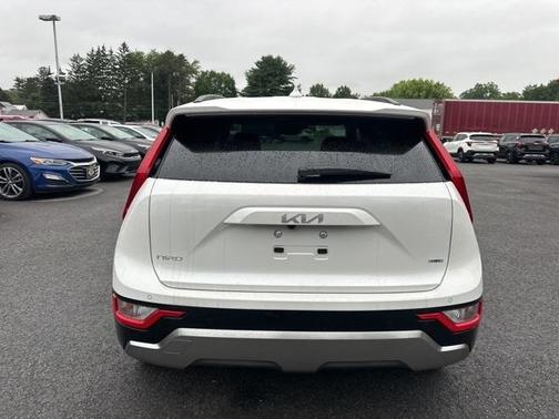 2025 Kia Niro SX