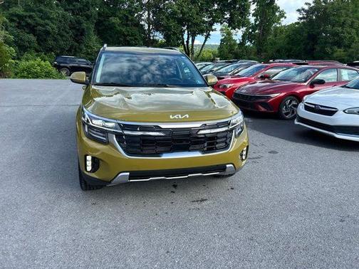 Green 2024 Kia Seltos SX