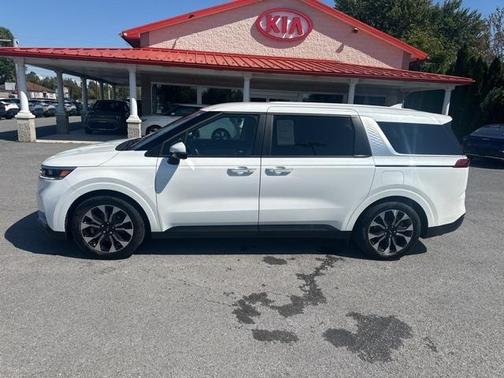 2024 Kia Carnival EX