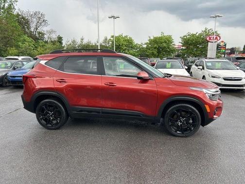 Mars Orange 2024 Kia Seltos X-Line