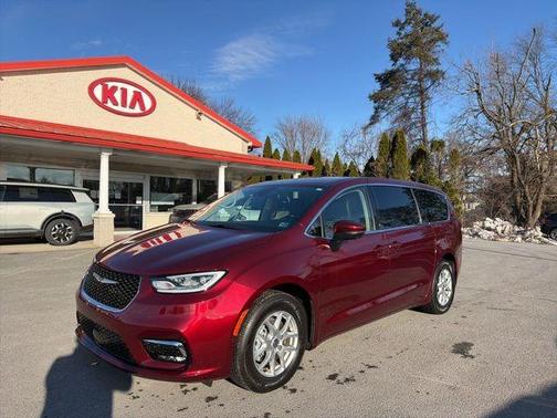 2023 Chrysler Pacifica Touring-L