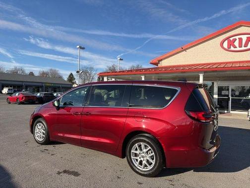 2023 Chrysler Pacifica Touring-L