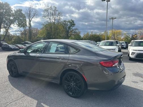 2017 Chrysler 200 LX