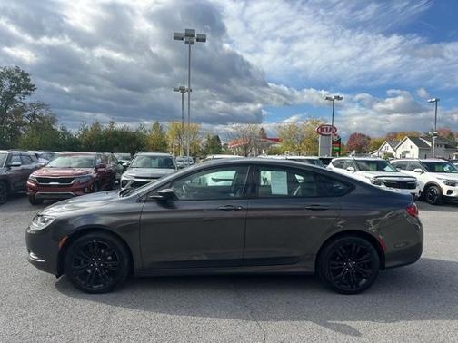 2017 Chrysler 200 LX