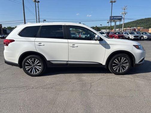 2020 Mitsubishi Outlander SE
