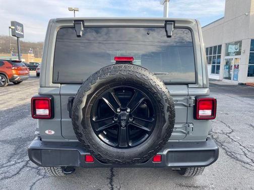 2022 Jeep Wrangler Unlimited Sahara Altitude