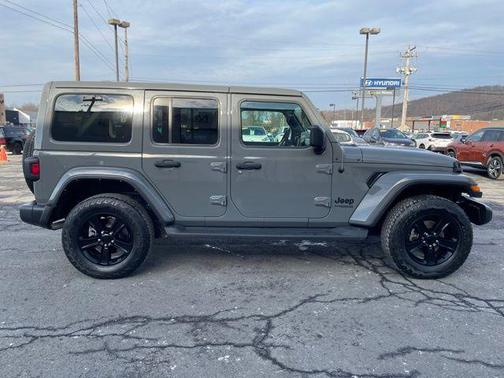2022 Jeep Wrangler Unlimited Sahara Altitude