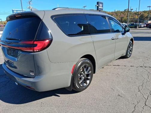 2021 Chrysler Pacifica Touring-L