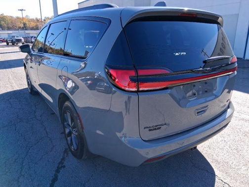 2021 Chrysler Pacifica Touring-L
