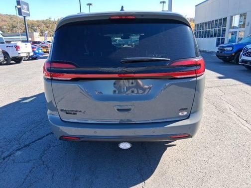 2021 Chrysler Pacifica Touring-L