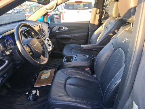 2021 Chrysler Pacifica Touring-L