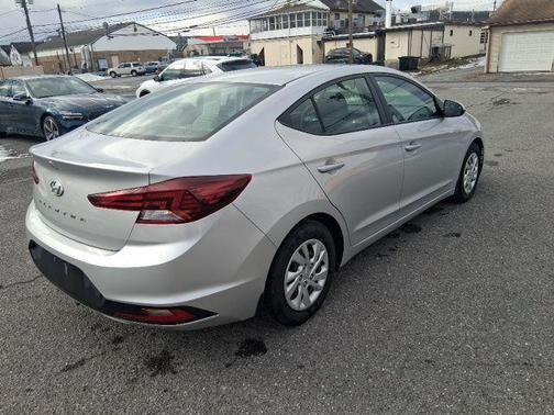 2020 Hyundai ELANTRA SE