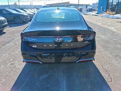 2025 Hyundai SONATA Hybrid SEL