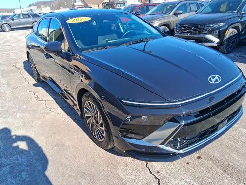 2025 Hyundai SONATA Hybrid SEL