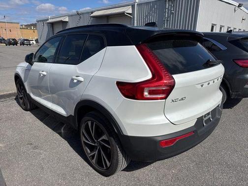 2021 Volvo XC40 T5 R-Design