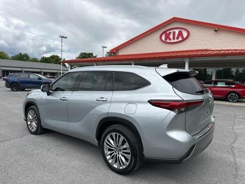 2023 Toyota Highlander Platinum