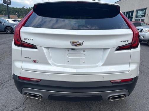2022 Cadillac XT4 Premium Luxury