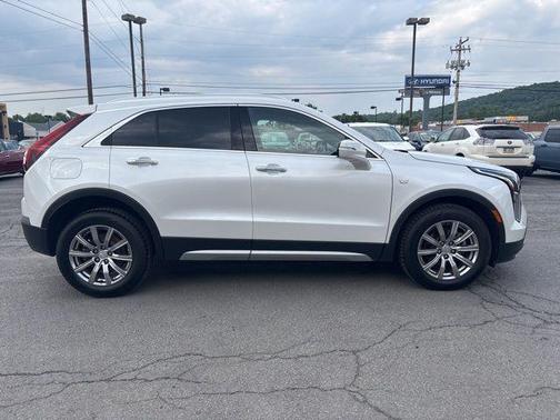 2022 Cadillac XT4 Premium Luxury