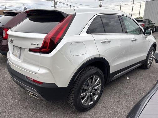 2022 Cadillac XT4 Premium Luxury