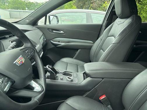 2022 Cadillac XT4 Premium Luxury