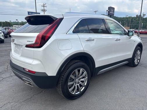 2022 Cadillac XT4 Premium Luxury