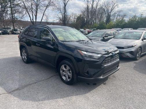 2022 Toyota RAV4 Hybrid XLE